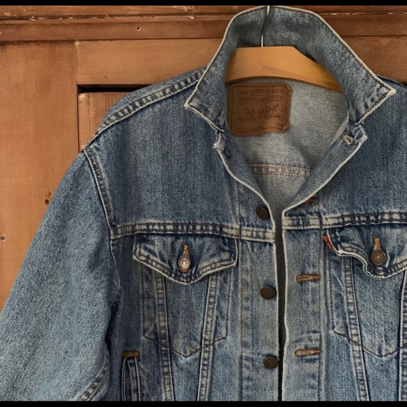 💙TRUE VINTAGE LEVI’s orange tab jean jacket!! - Picture 2 of 3